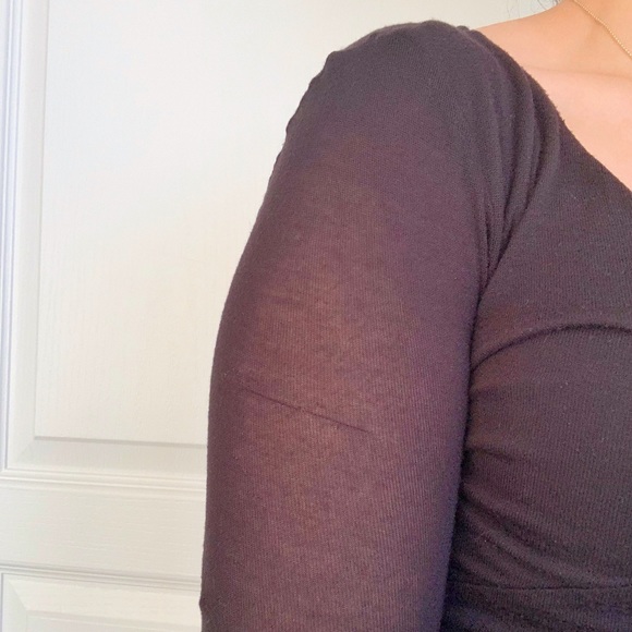 3/$20 GUESS Long-sleeve V-Neck Blouses - Picture 8 of 10